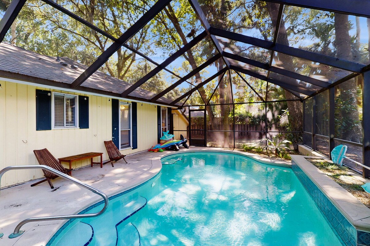 Home with private pool, fenced in yard, dog-friendly, walk to beach