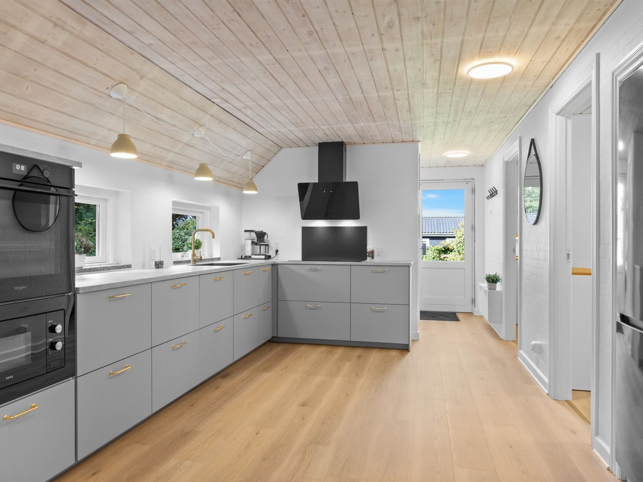 Fridge, microwave, dishwasher, cookware/dishes/utensils