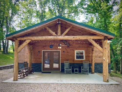 Sleeps 6, forested seclusion, wildlife galore!