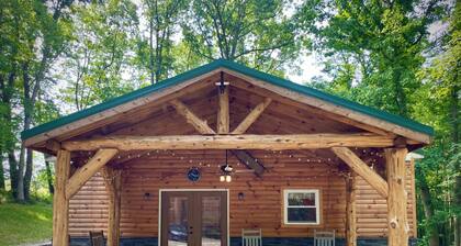 Sleeps 6, forested seclusion, wildlife galore!