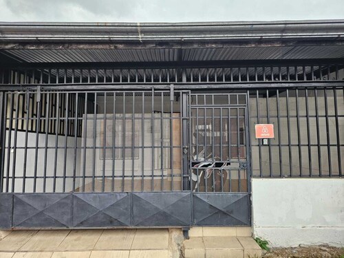 Casa c/ Garaje cerca del Estadio en Canoas, Alajuela Costa Rica