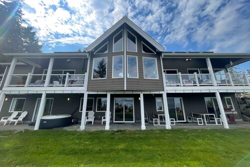 Luxurious water view home surrounded by wildlife and breath taking views