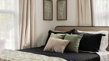 2 bedrooms, desk, iron/ironing board, free WiFi