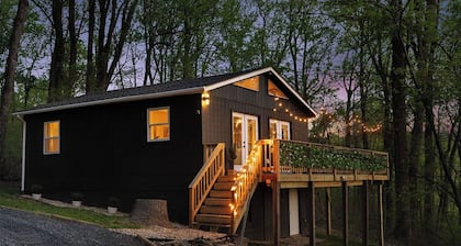 NEW Zen Cabin in the Clouds . Hot Tub, Wineries, Skyline