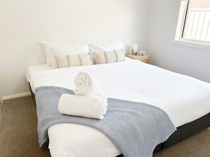Iron/ironing board, bed sheets