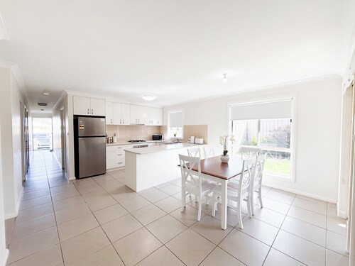 38 Messenger Ave, Boorooma