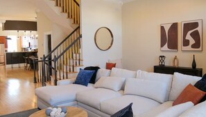 Smart TV, fireplace, stereo, computer monitors - Entire Place Lafayette Est-Urban Retreat Book now! (St. Louis)