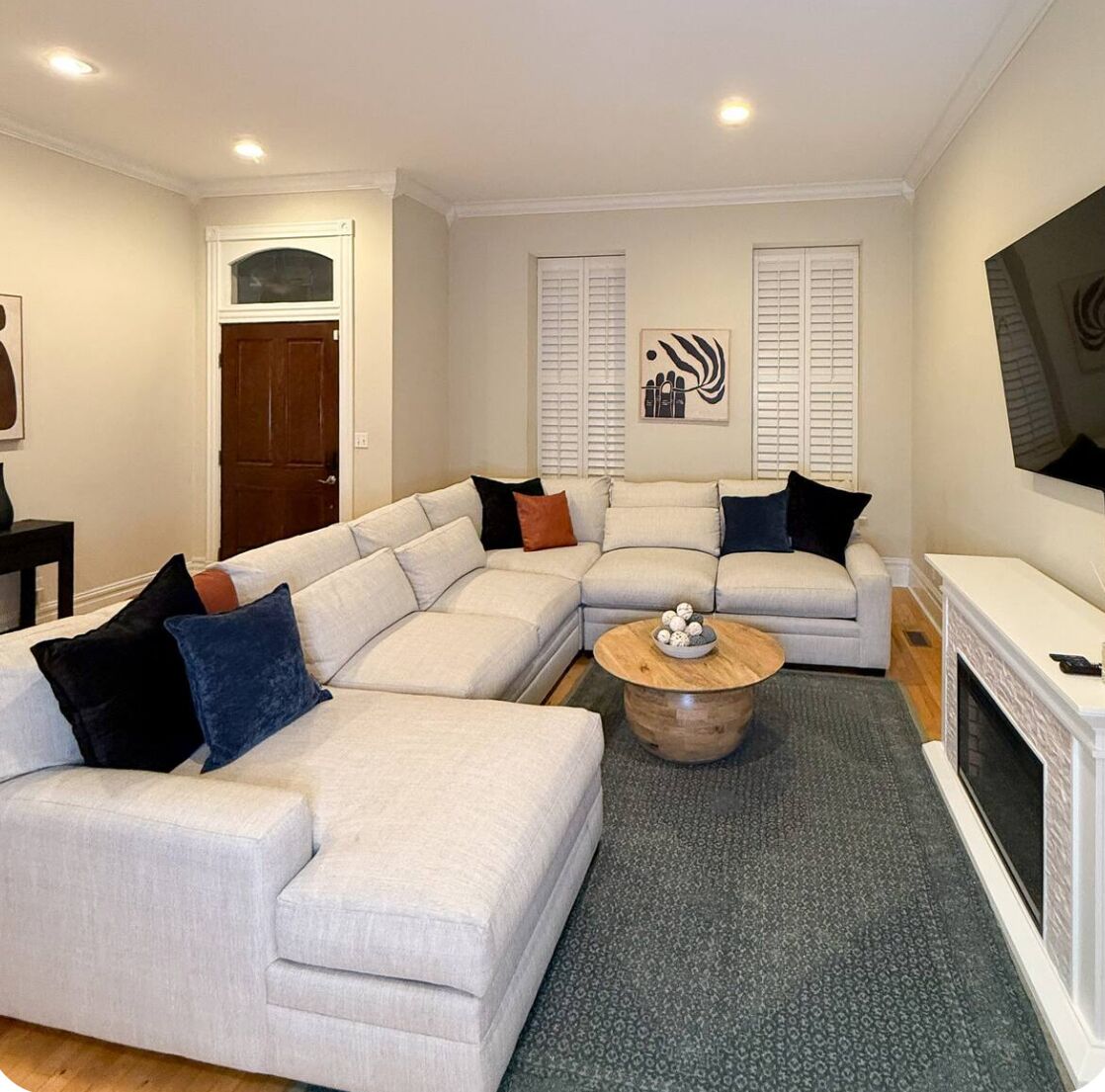 Smart TV, fireplace, stereo, computer monitors