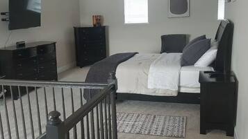 3 bedrooms, in-room safe, desk, iron/ironing board