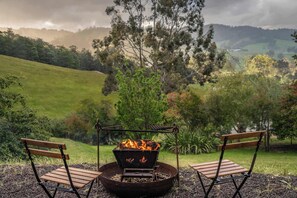 Property grounds - Cygnet Valley Hideaway by Tiny Away (Cygnet)