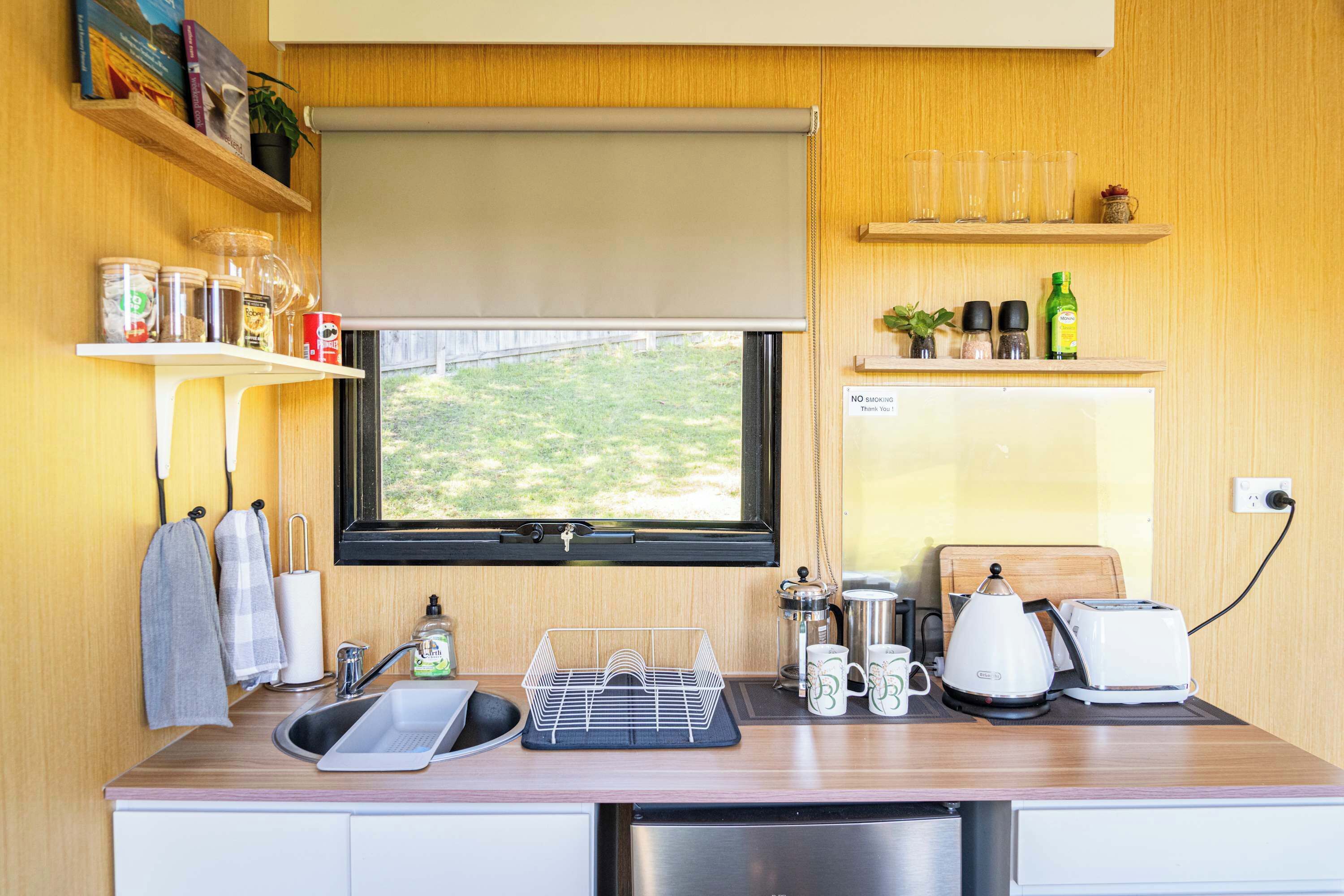 Refrigerador, microondas, parrilla de estufa y tostadora 