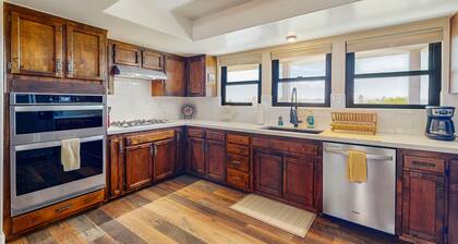 Wine country home w/ pvt. hot tub and grill. fireplace & A/C - shared tennis