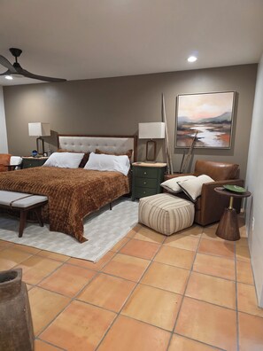 4 habitaciones, tabla de planchar con plancha, wifi y ropa de cama 