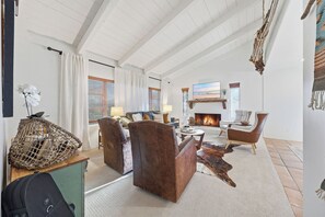 Télévision, cheminée