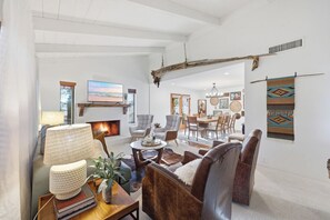 Télévision, cheminée