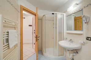 Shower, bidet, towels