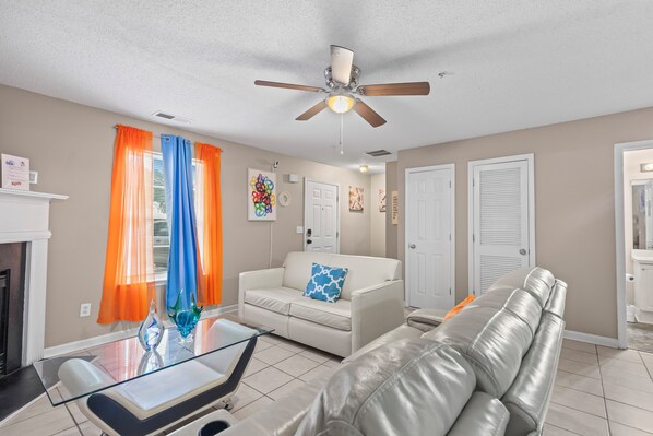 Télévision, cheminée