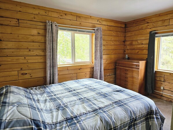 8 bedrooms, WiFi, bed sheets