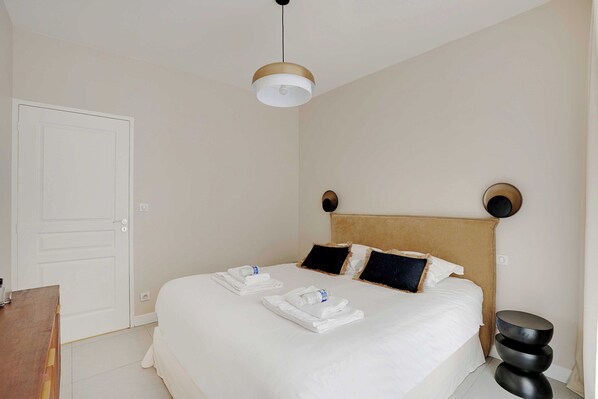 Apartment | 1 bedroom, laptop workspace, iron/ironing board, bed sheets