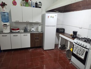 Cafetera i tetera, frigorífic, forn i liquadora 