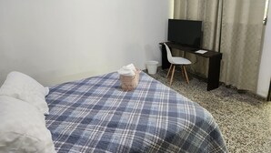 1 غرفة نوم ومكواة/لوح كي وواي فاي مجانًا وملاءات أسرّة