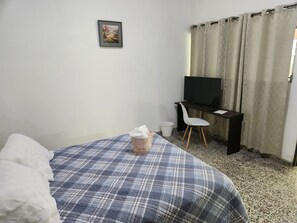 1 dormitori, planxa i posts de planxar, wifi gratuïta i roba de llit 