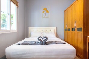 3 bedrooms, internet, bed sheets