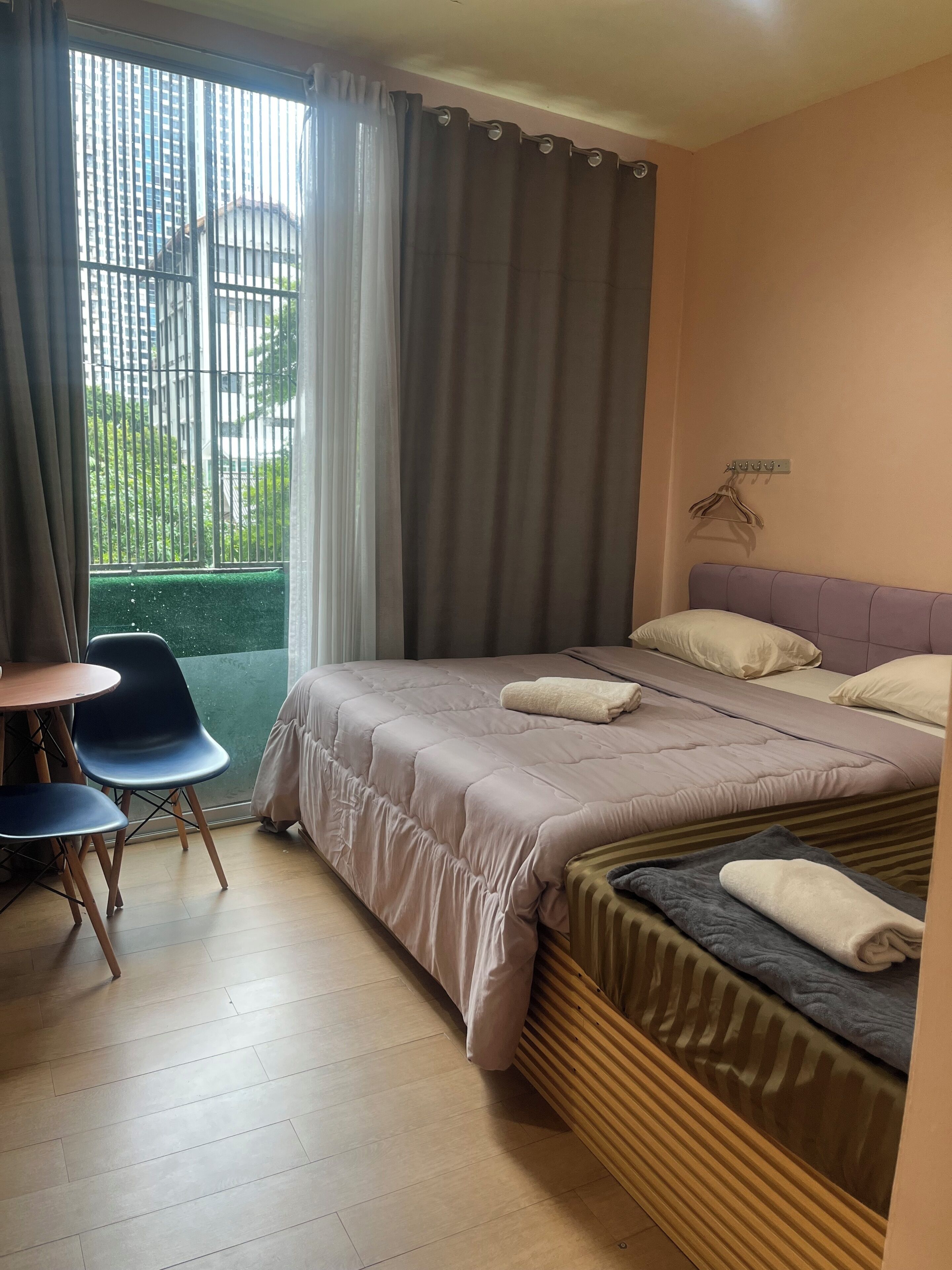 Habitación triple básica | Escritorio, espacio para trabajar con laptop y wifi gratis 