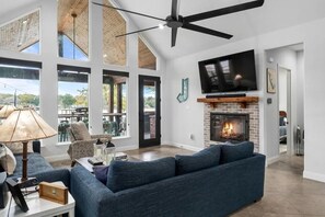 TV, fireplace