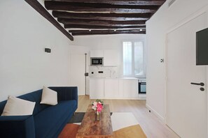 Apartment | Living area - Relaxing Urban Getaway, Notre Dame de Paris (Paris)