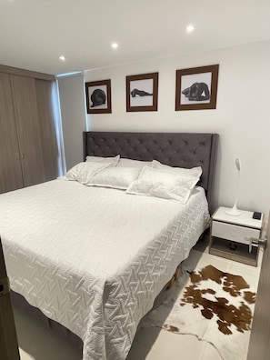 3 bedrooms, iron/ironing board, free WiFi, bed sheets - Modern apartment in Cali with 3 comfortable beds & AC in all rooms (Cali)