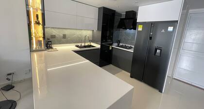 Modern apartment in Cali with 3 comfortable beds & AC in all rooms