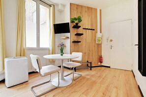Apartment | Dining