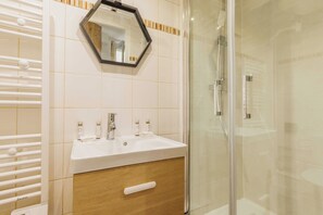 Apartment | Bathroom