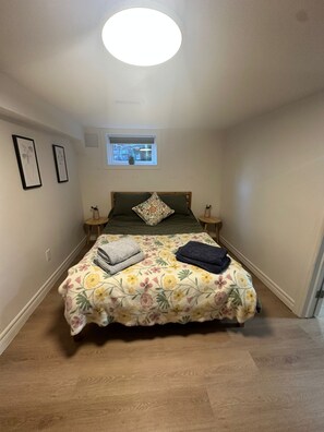 1 bedroom, WiFi, bed sheets - Cosy Apartment in Upper Beaches, Toronto (Toronto)
