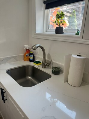 Interior - Cosy Apartment in Upper Beaches, Toronto (Toronto)