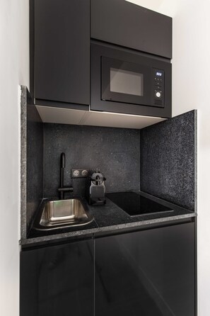 Apartment | Private kitchen | Fridge, microwave, stovetop, coffee/tea maker - Cosy Studio - 2P - Exhibitions Park (Paris)