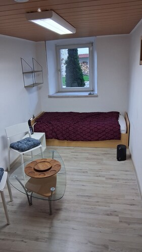 5 minutes from the train station 1 room apartment in a quiet location