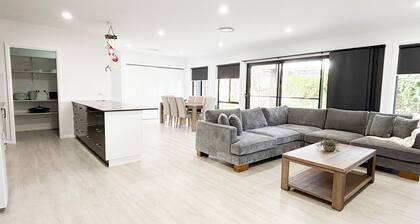 19 Morris Crescent, Gobbagombalin