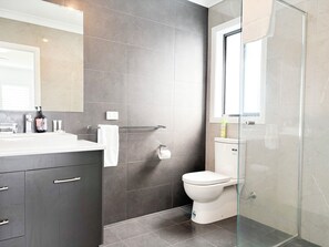 Haartrockner, Seife, Shampoo, Toilettenpapier