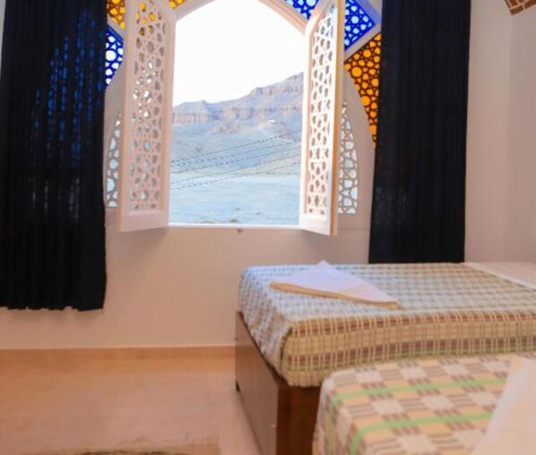 1 habitación, tabla de planchar con plancha, internet y ropa de cama