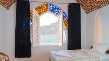 1 soverom, strykejern/-brett, internettilgang og sengetøy