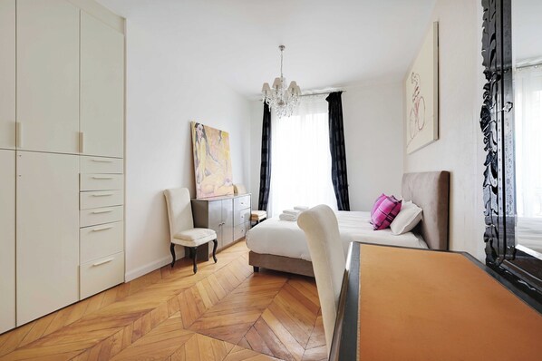 Apartment | 2 bedrooms, laptop workspace, iron/ironing board, bed sheets