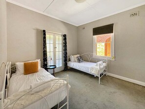 4 bedrooms, iron/ironing board, bed sheets
