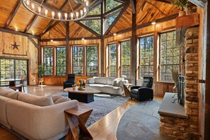 Älytelevisio, takka, pöytäjalkapallopöytä, kirjoja