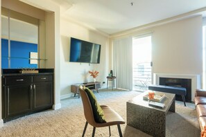 Living area - Marvelous 2BR/2BA Apartment (Los Angeles)