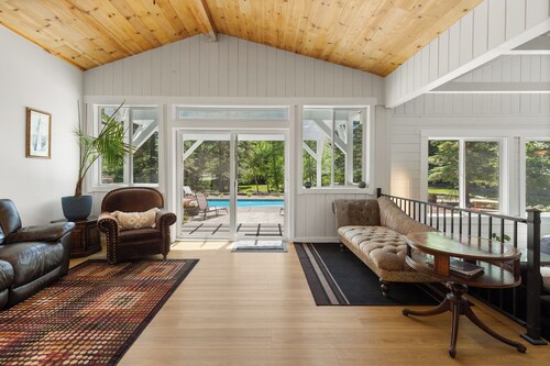 Shangri-La Sonoma - 5BR 4BA Redwood Retreat w/ Heated Pool
