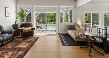 Shangri-La Sonoma - 5BR 4BA Redwood Retreat w/ Heated Pool