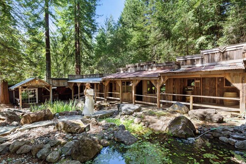 6bd/4ba Redwood Lodge Retreat w/Pool