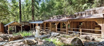 6bd/4ba Redwood Lodge Retreat w/Pool
